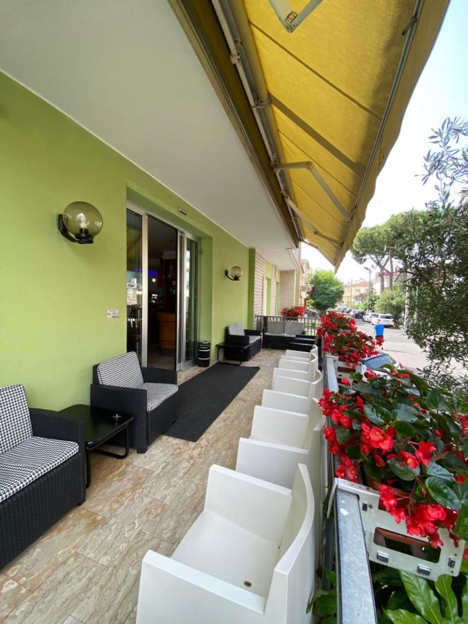 Hotel Tre Stelle Римини Екстериор снимка