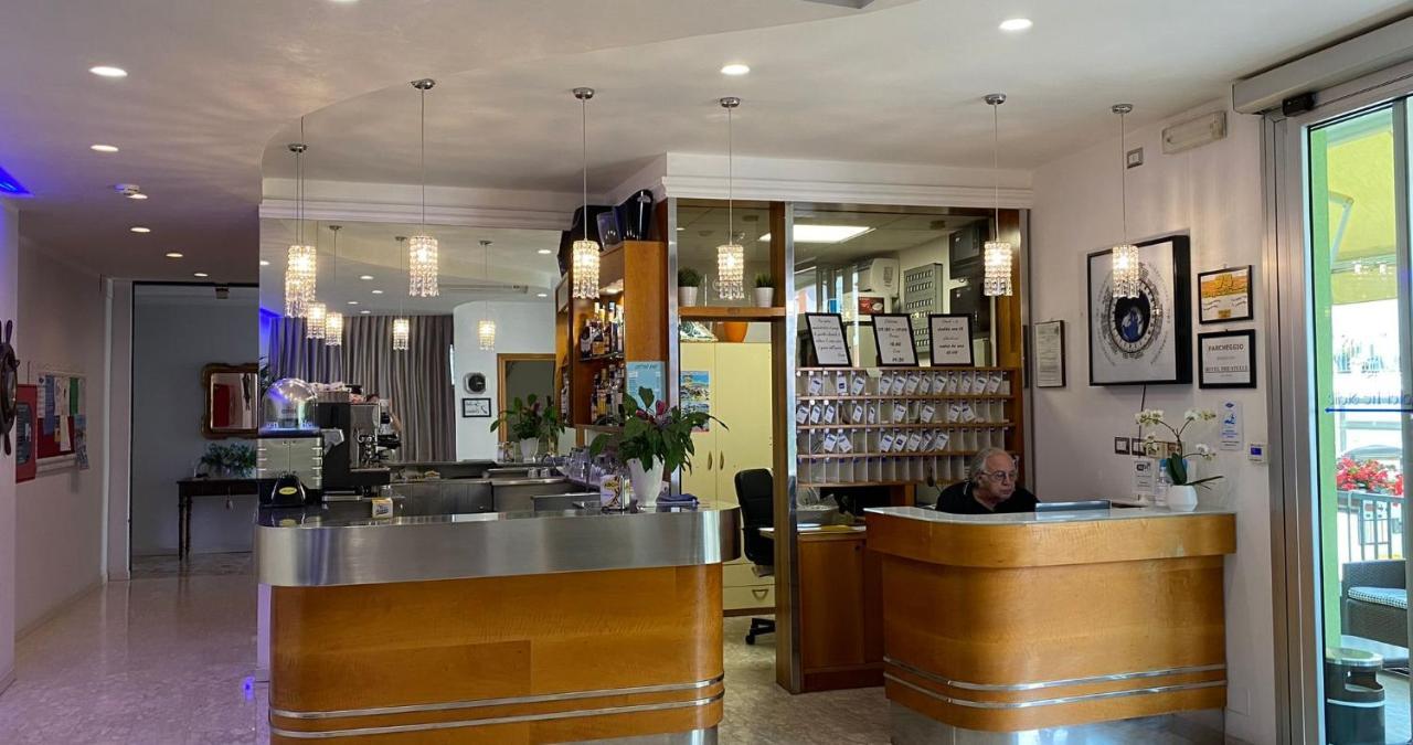 Hotel Tre Stelle Римини Екстериор снимка
