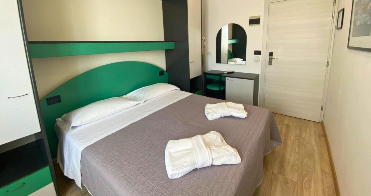 Hotel Tre Stelle Римини Екстериор снимка
