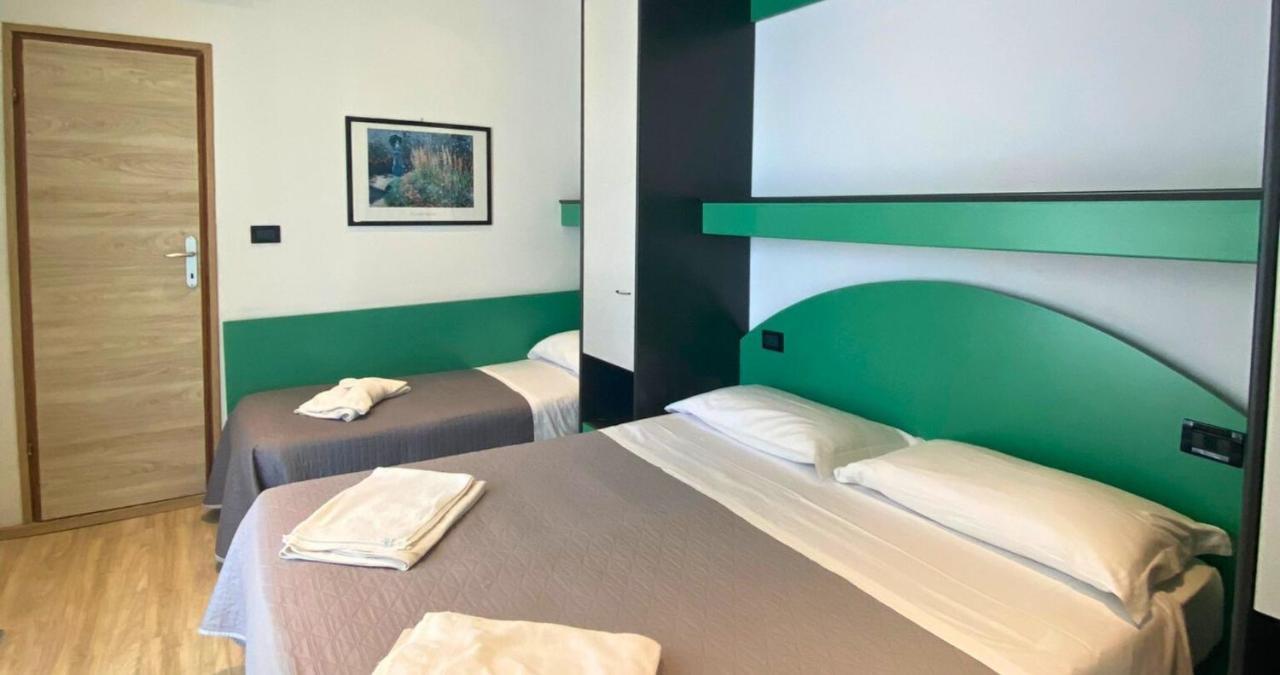 Hotel Tre Stelle Римини Екстериор снимка