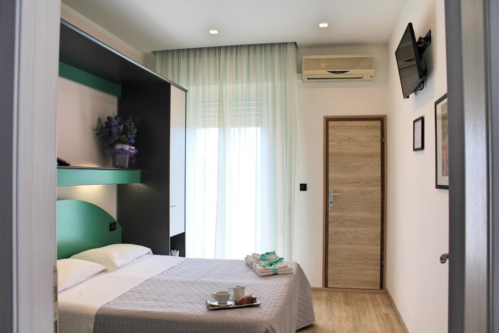Hotel Tre Stelle Римини Екстериор снимка